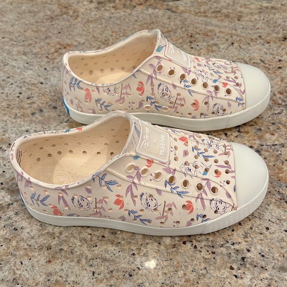 Girls Disney + native shoes